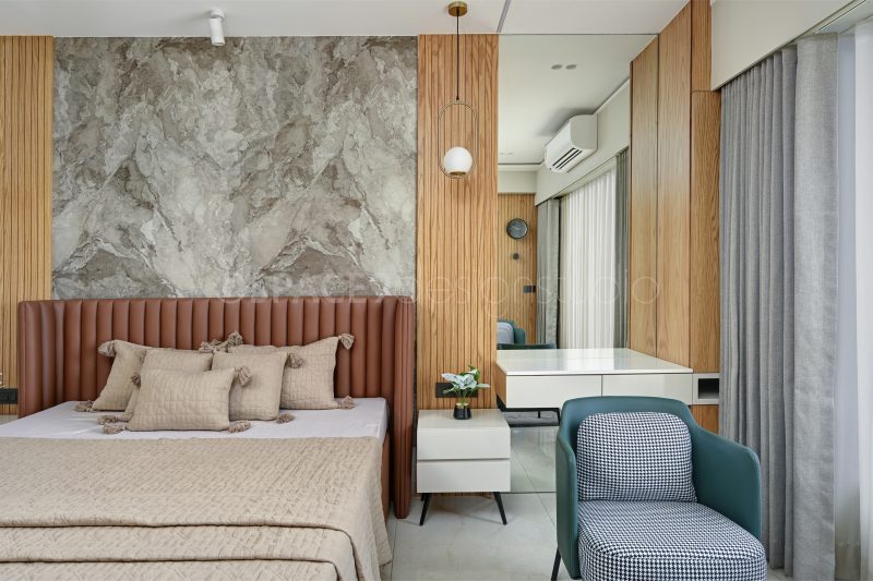 THE REFINED RETREAT — photograph 6